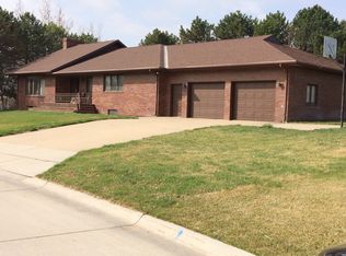 135 Rosewood Dr, Aurora, NE 68818
