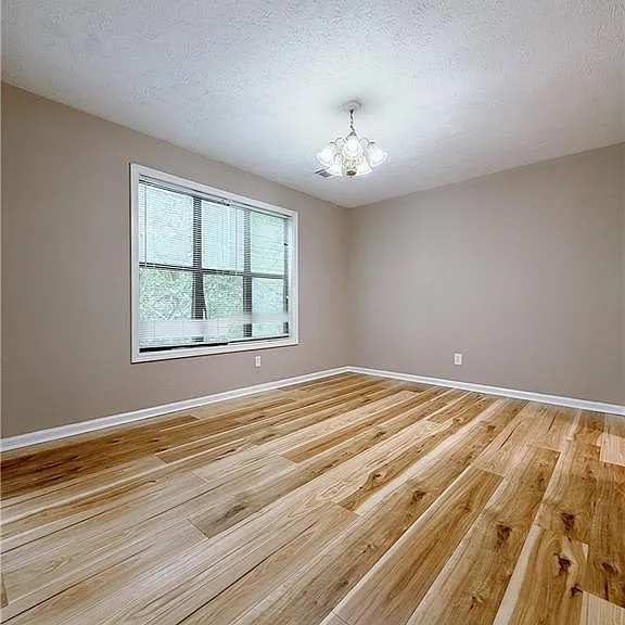 2887 Lakemont Dr SW — Photo 2