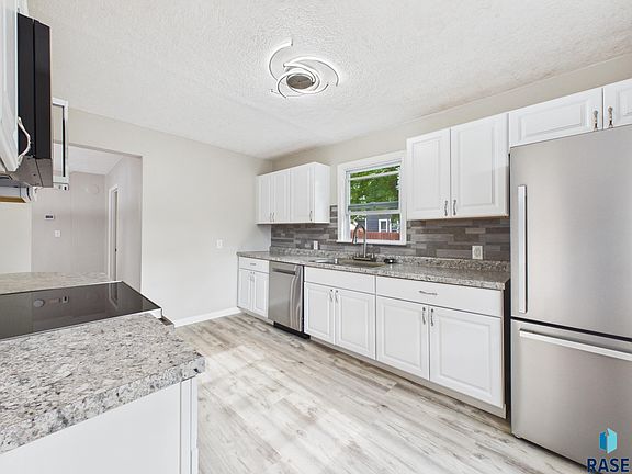 4th image of 206 N Main Ave