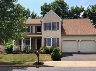 46 Country Side Ct, Easton, PA 18045