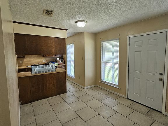 4th image of 5250 Fullerton Ave #A