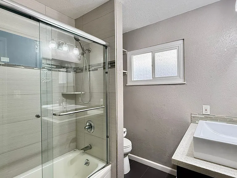 330 Vernon St #111 — Photo 5