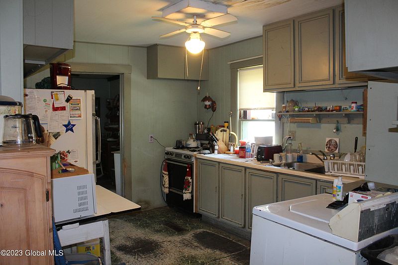 4th image of 183 Spring Road