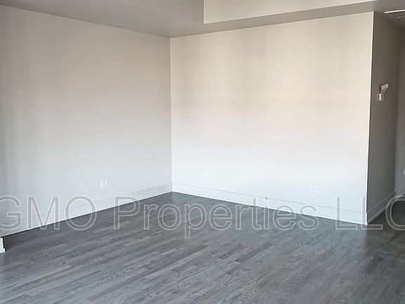 2nd image of 211 N Kilbourn Ave #1