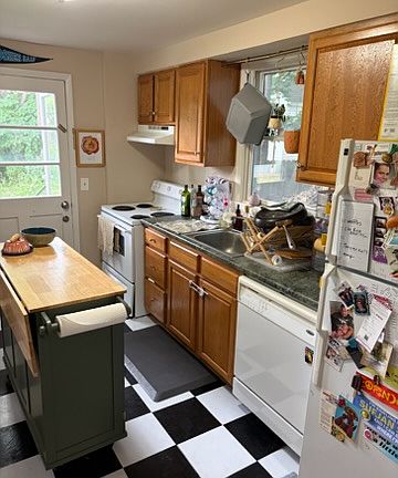 5th image of 557 S Ashley St