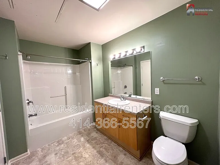 1924 N Hubbard St #209 — Photo 7