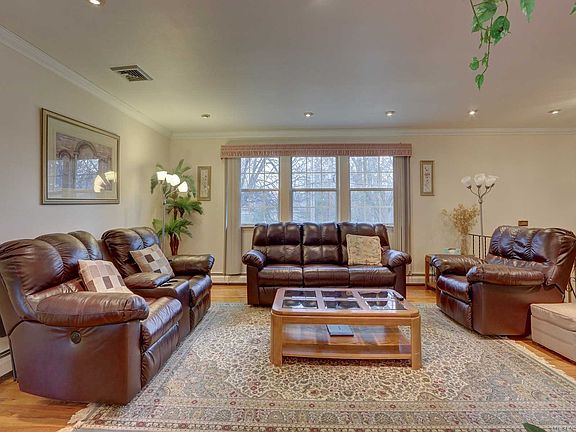 2nd image of 572 Waverly Pl
