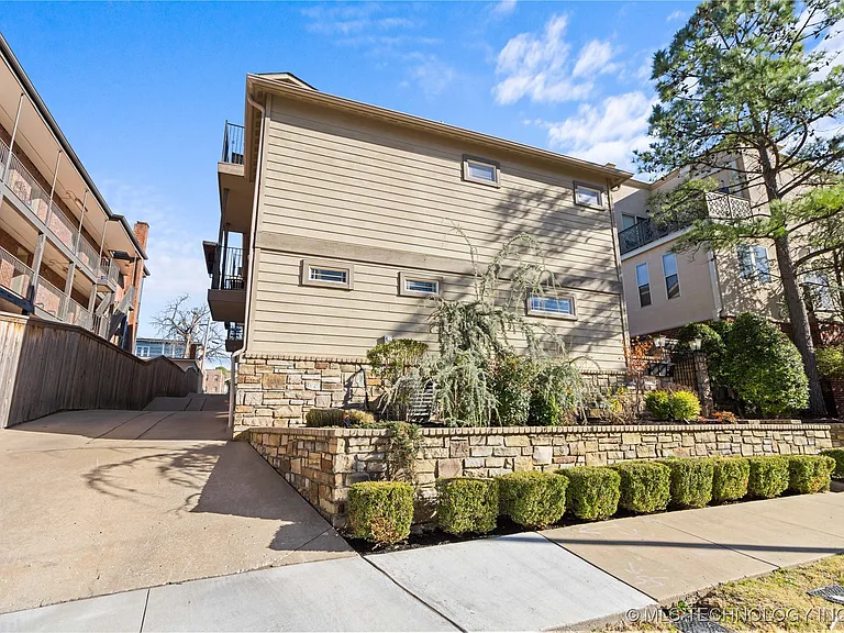 1407 S Saint Louis Ave #B — Photo 40