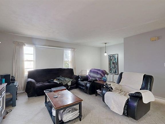 3rd image of 3902 Greenridge Dr