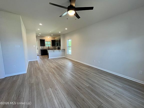 5th image of 15396 Percy St