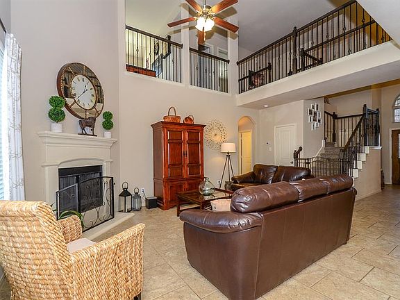 3rd image of 4406 Rustic Montell Ln