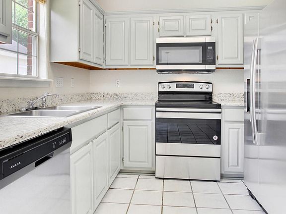4th image of 14432 Williamsburg Dr
