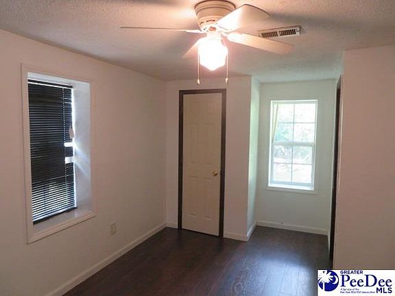5th image of 418 Marion Ave