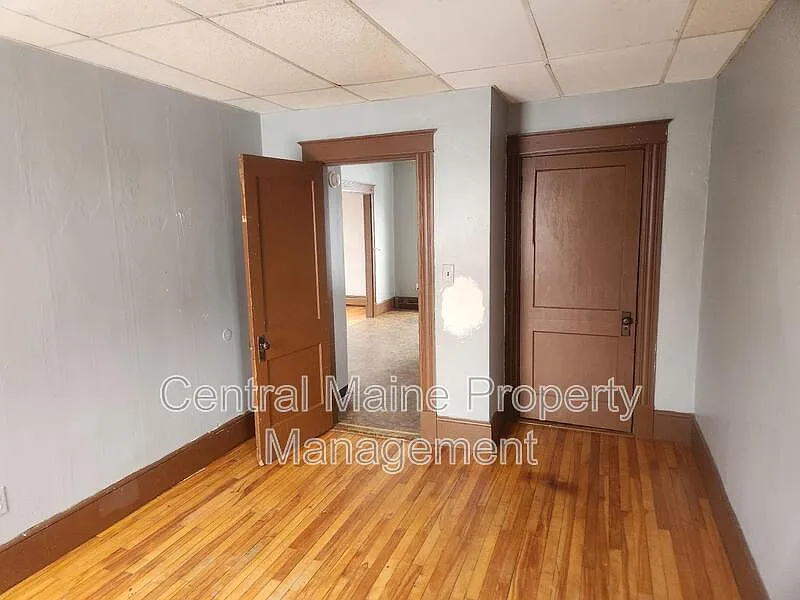 2 bed, 1.0 bath, $1,400 — Photo 4