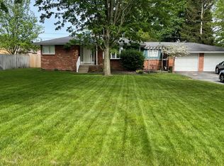 5350 Silvertown Dr, Sylvania, OH 43560