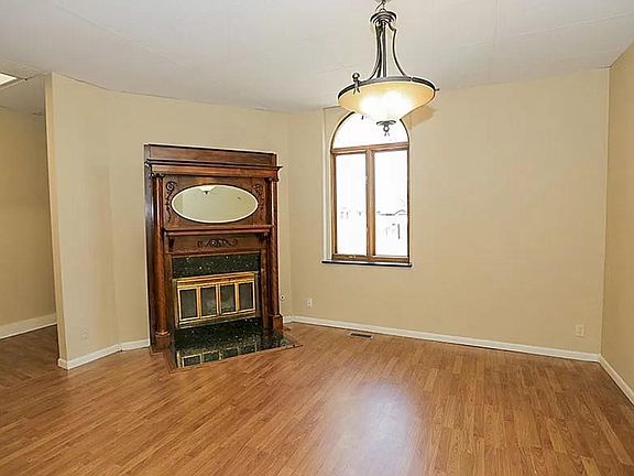 2nd image of 510 W Broadway Ave