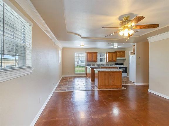 5th image of 309 E Laura Ave