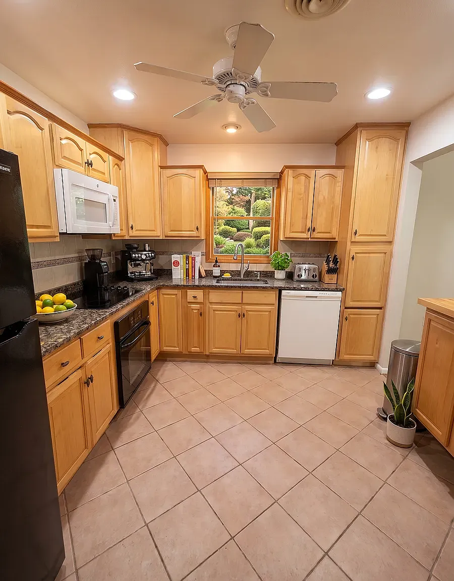 3 bed, 1984 sqft, $3,500 — Photo 4
