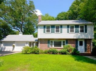 60 Ledgelawn Ave, Lexington, MA 02420