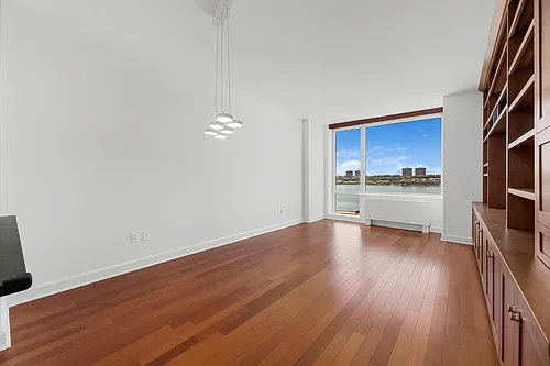 100 Riverside Blvd Photo 1