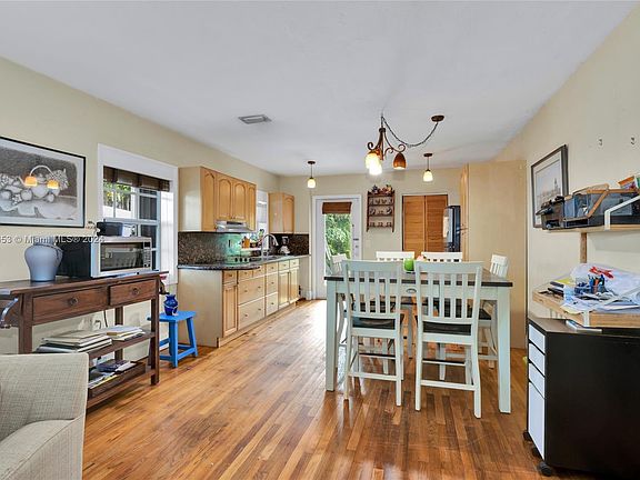 4th image of 4025 SW 62nd Ct