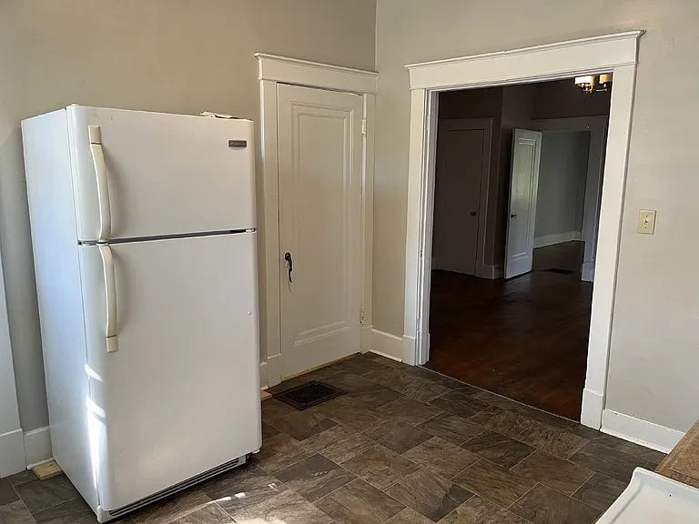 2129 Ashwood Ave #1 — Photo 8