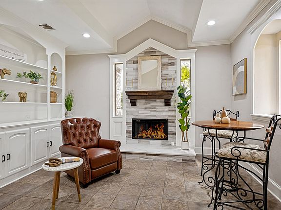 4th image of 135 Shady Creek Ln