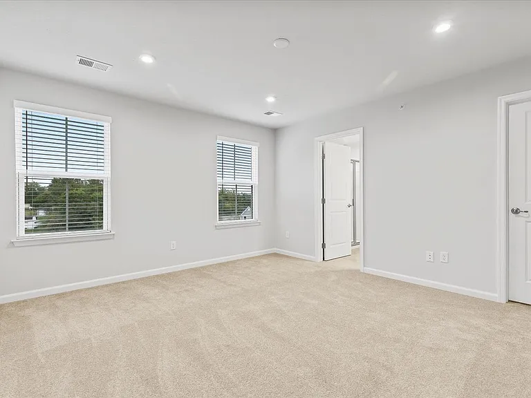 151 Crown St — Photo 12