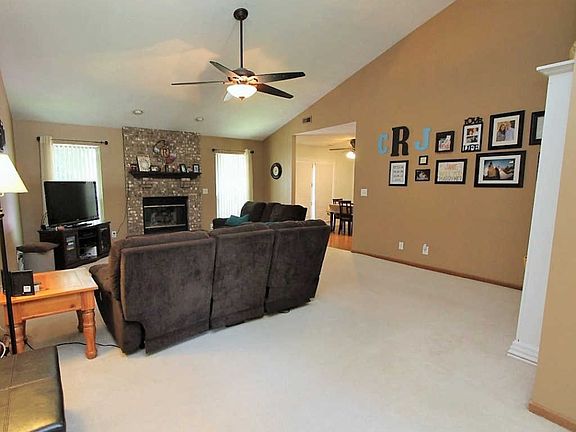 3rd image of 105 S Brookfield Dr