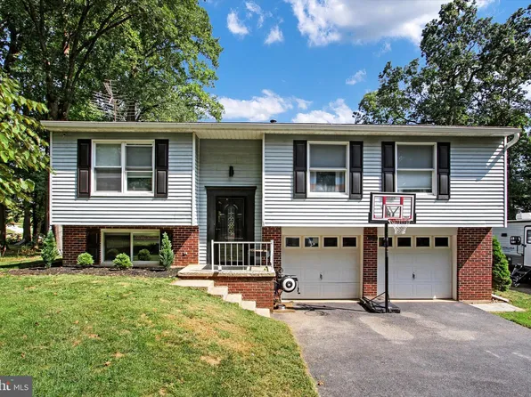 472 Oakwood Dr, Seven Valleys, PA 17360