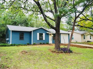 821 Collin Dr, Euless, TX 76039