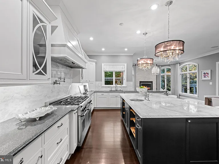 8305 Fox Haven Dr — Photo 20