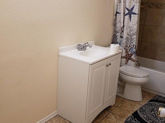 3rd image of 1515 Glenwillow Dr