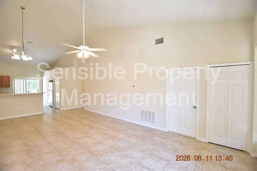 2 bed, 1076 sqft, $1,950 — Photo 4