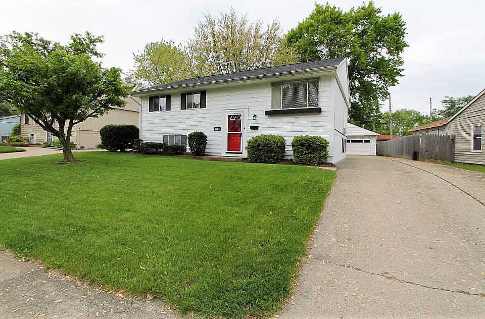 1st image of 2205 Iroquois Trl