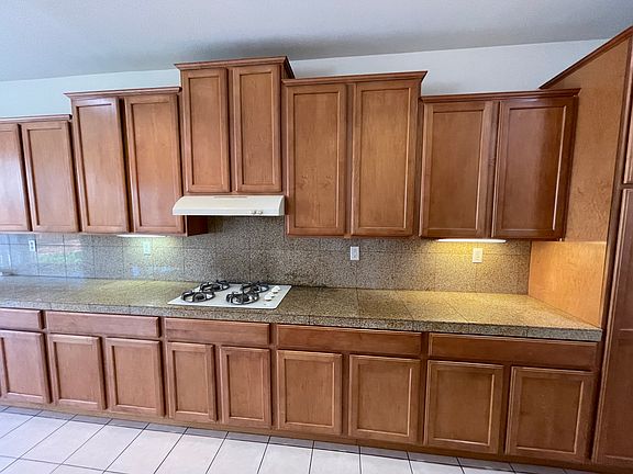 5th image of 121 Patterson Ave