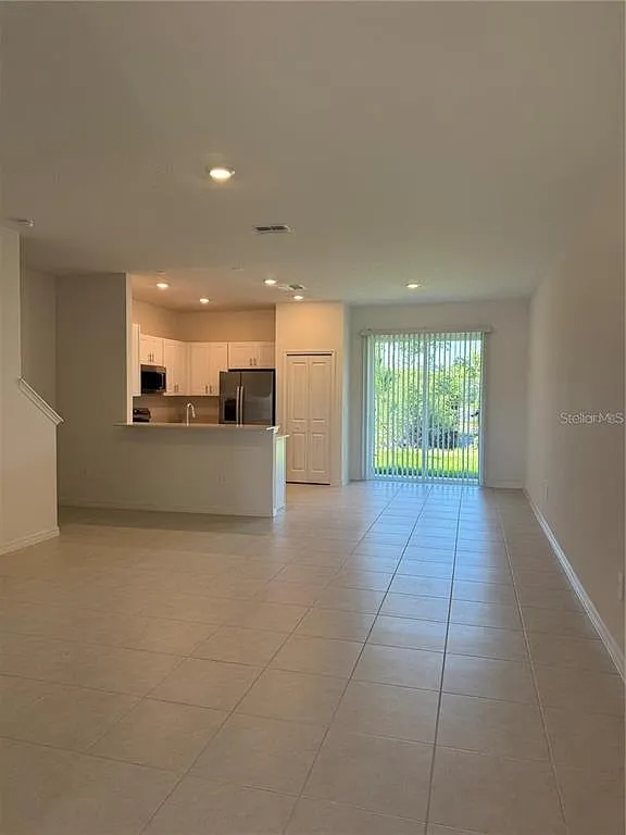 3 bed, 2.5 bath, 1666 sqft, $2,150 — Photo 2