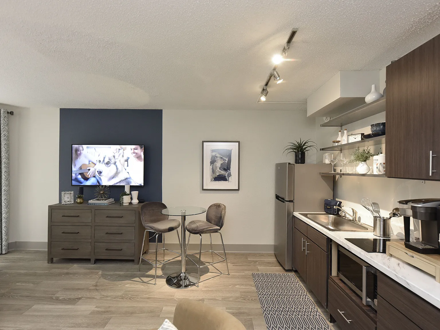 Passenger Flats — Photo 4