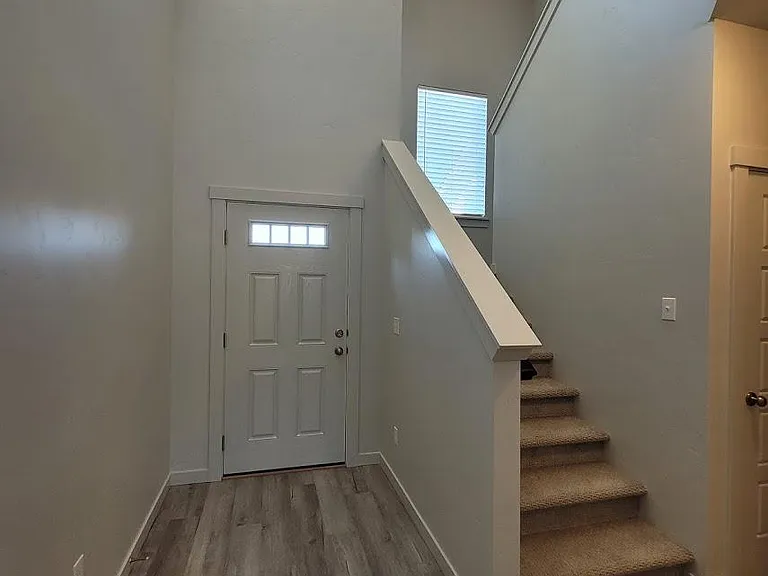 220 N Caracaras Way — Photo 2
