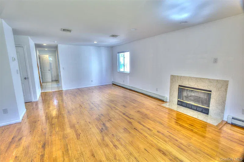 3 bed, 2600 sqft, $5,150 — Photo 4