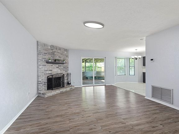 4th image of 10007 Walnut Glen Dr