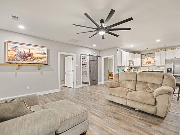 4th image of 750 Forge Hill Rd