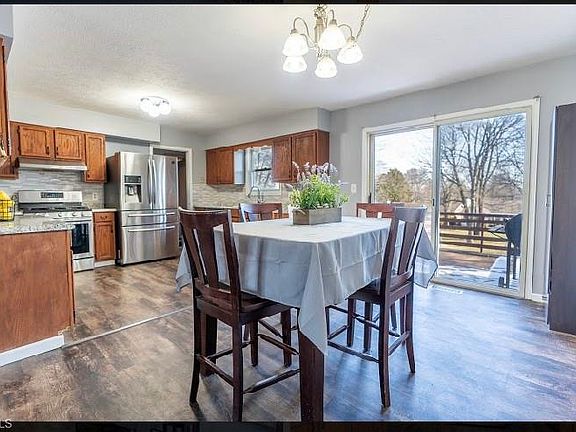 4th image of 439 Hilbish Ave