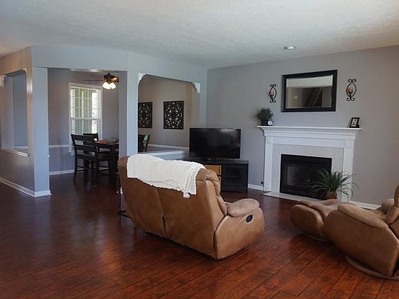 4th image of 1783 Woodstock Dr