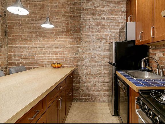 3rd image of 305 W 55th St APT 3A
