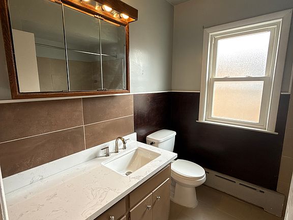 5th image of 100 Forest Ave #2