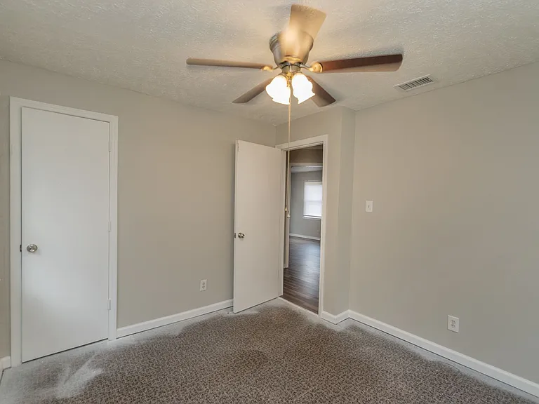 821 Forsythe St — Photo 12