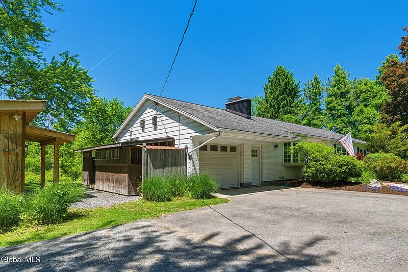 3rd image of 704 Tanner Road