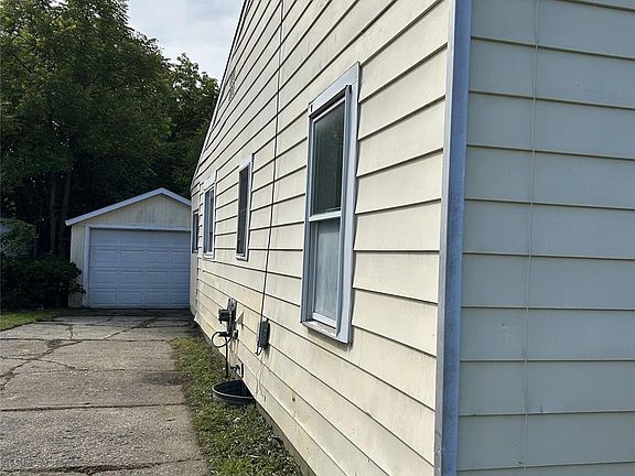 4th image of 3320 Leith St