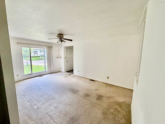 3rd image of 1240 Dogwood Ln